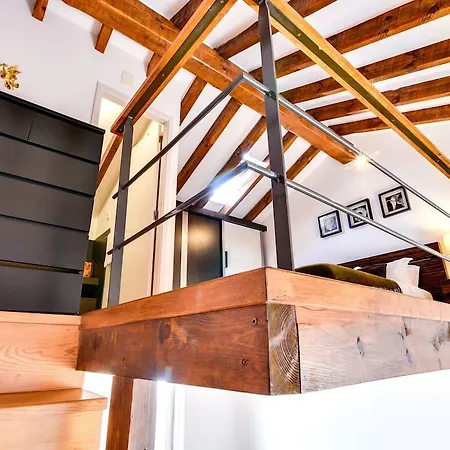 Cozy For 4 With A Mezzanine Apartment Lisbon