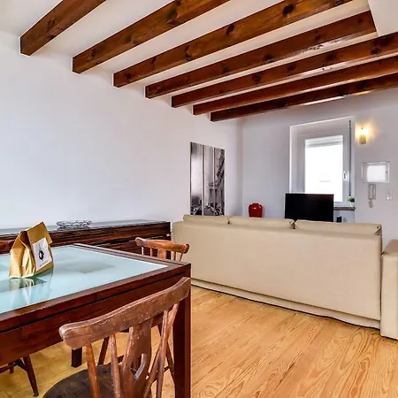Cozy For 4 With A Mezzanine Apartment Lisbon